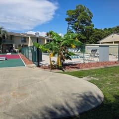 Retro Coral Cottage! Steps to Pool From Back Door!